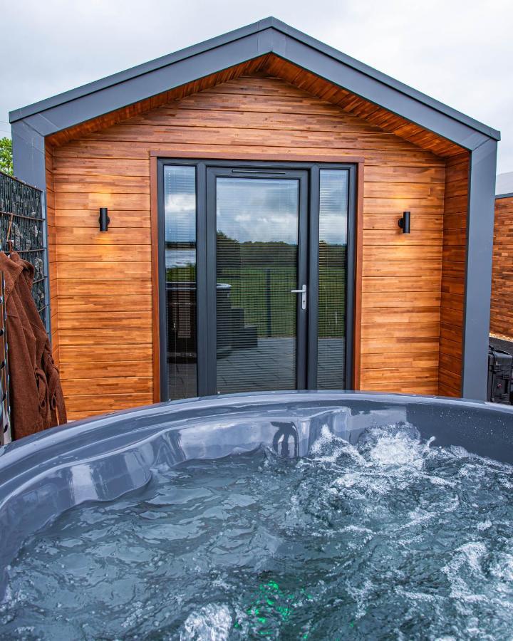 Готель Lough Beg Glamping Newferry Екстер'єр фото