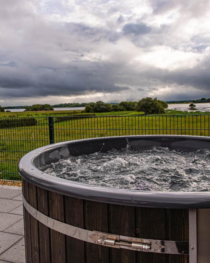 Готель Lough Beg Glamping Newferry Екстер'єр фото